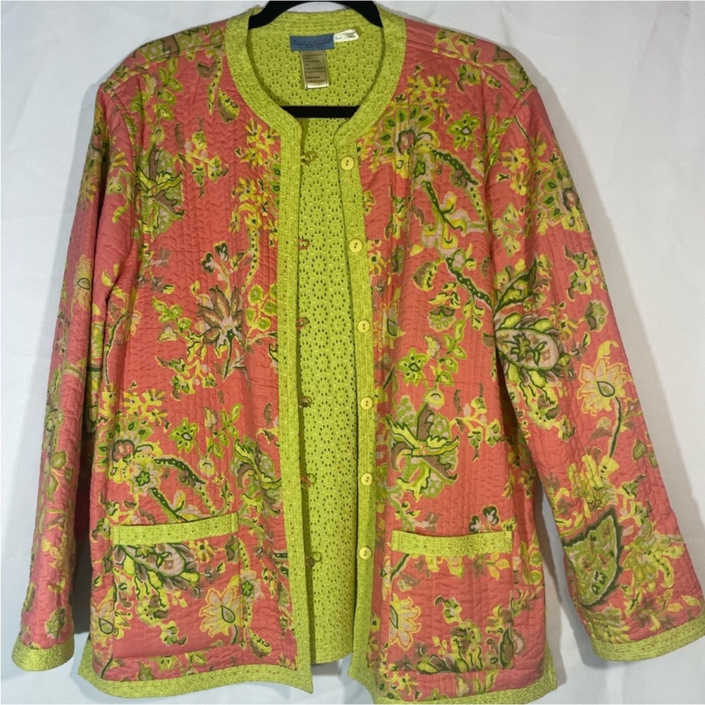 In excellent like new condition Provence %100 cotton reversible quilted jacket